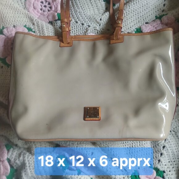 TLC -- Dooney & Bourke light brown patent leather shoulder bag - Picture 2 of 8